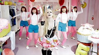 Say Hello To Avril Lavigne’s Kitty – PMV